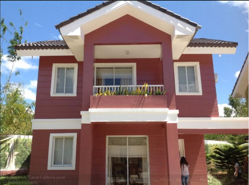 Riverdale sapphire front house